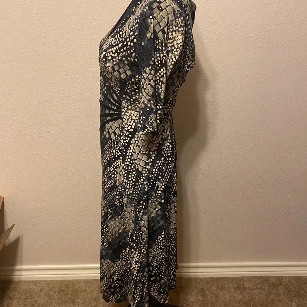 V Neck Dress 1/2 Sleeve - Picture 3 of 8